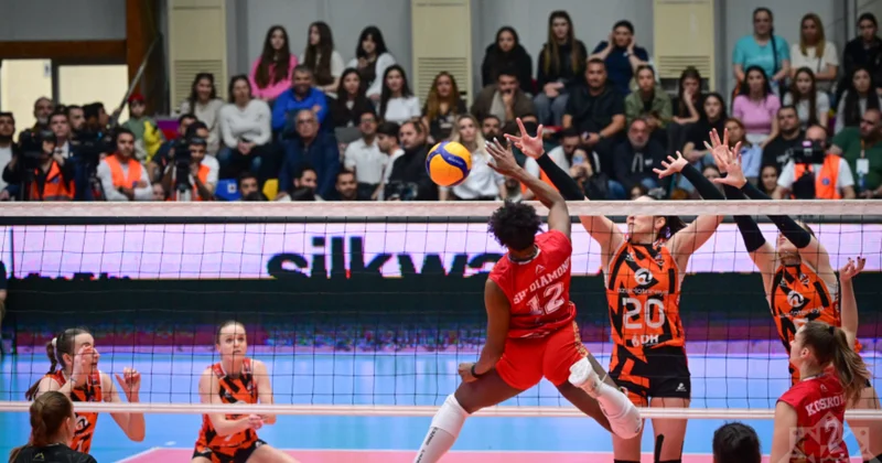 Turan 4 setin sonunda çempion oldu FOTO