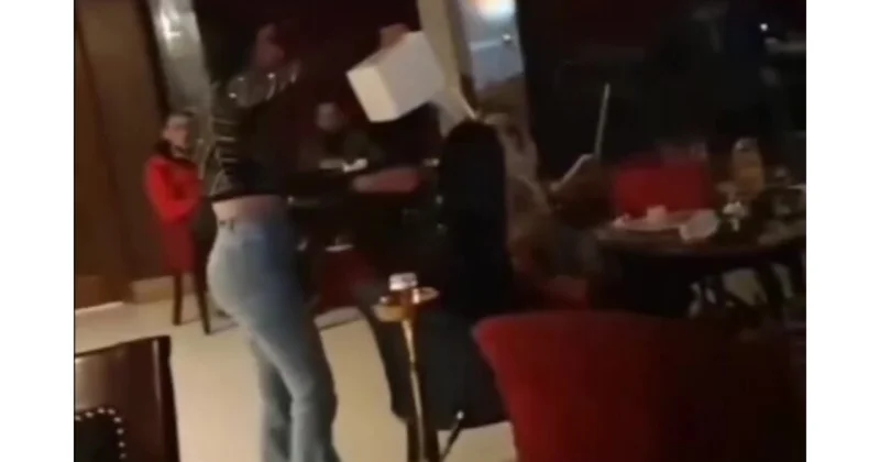 Sevgilisinin xəyanət etdiyi qıza hücum ETDİ: Görün nə hala saldı VİDEO