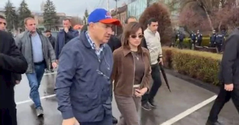 Paşinyan Anna Hakobyanla barışıb? Video