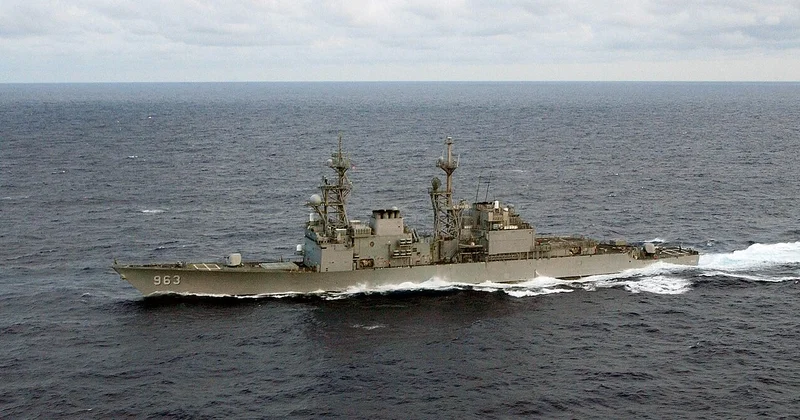 ВМС США обстреляли и захватили иранский сухогруз, пытавшийся прорвать блокаду