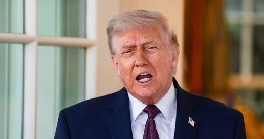 СМИ: Советники просят Трампа реже давать интервью из за противоречивых заявлений