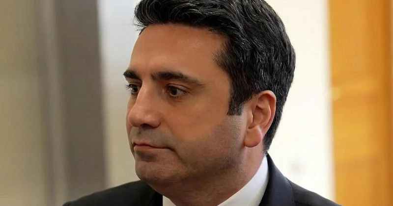 Alen Simonyandan Paşinyanın impiçmenti ilə bağlı açıqlama