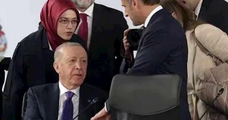 Ərdoğan Makronun barmağını niyə sıxıb? VİDEO