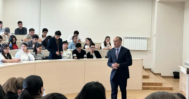 Baş Prokurorluğun idarə rəisi Qarabağ Universitetinin tələbləri ilə görüşüb
