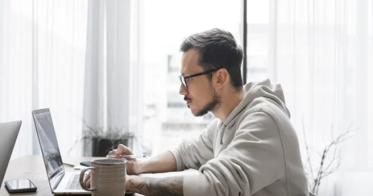 Monitoru hansı məsafədə saxlamaq lazımdır? Gözləriniz “təşəkkür edəcək