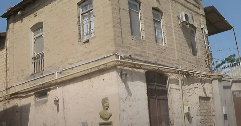Abbasqulu ağa Bakıxanovun yaşadığı ev YARARSIZ vəziyyətdə Hər an uça bilər