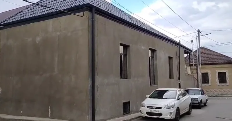 Gəncə sakinin evi uçma təhlükəsindədir FOTO