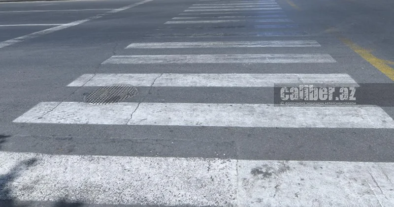 На бакинской зебре у министерства сбиты пешеходы ВИДЕО