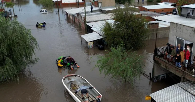 Buenos Ayresdə daşqınlar səbəbindən 4 mindən çox insan təxliyə olunub
