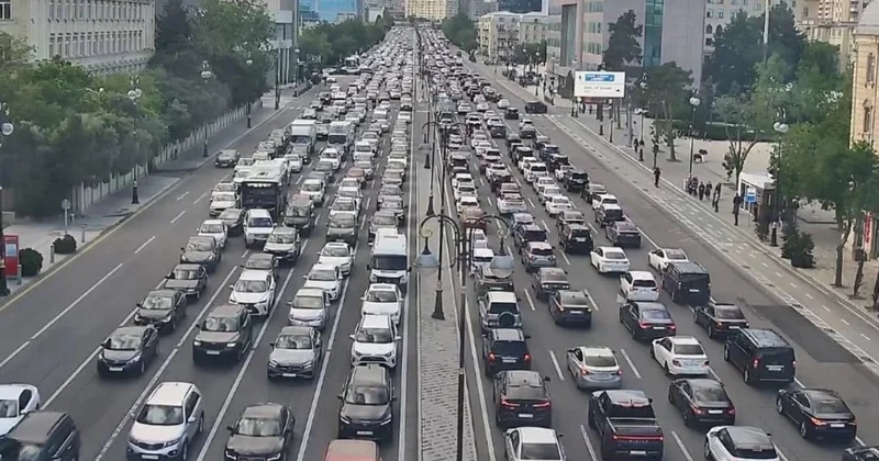 Bakıda tıxac olan YOLLAR