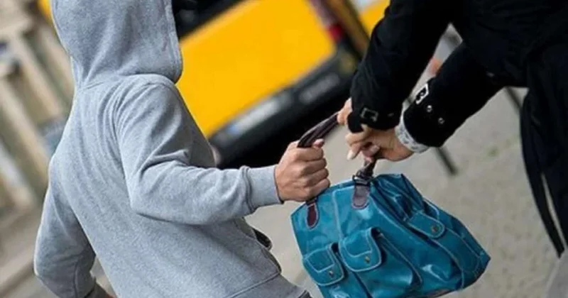 Tələbə qızlar parkda yatdı və... Bakıda hadisə