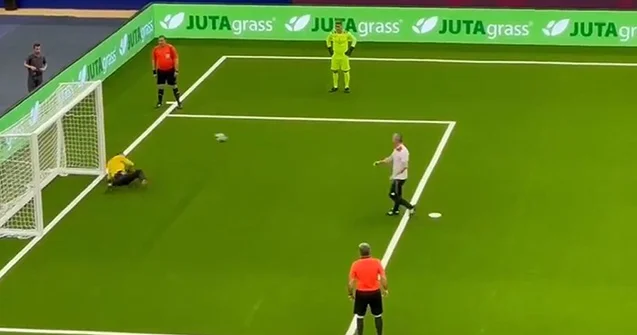 Qurban Qurbanov “Legends Cup”da penaltini vura bilmədi Video