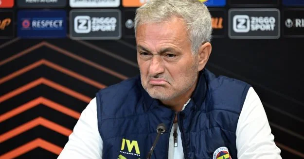 Mourinyodan Qalatasaray ın çempionluğuan maraqlı reaksiya: Dünyaya Türkiyə liqasının eybəcərliyini göstərdim...