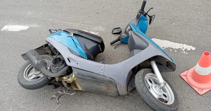 В Баку столкновение автомобиля и мопеда унесло жизнь пассажира