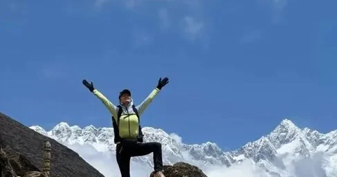 Teleaparıcı Everesti fəth etdi