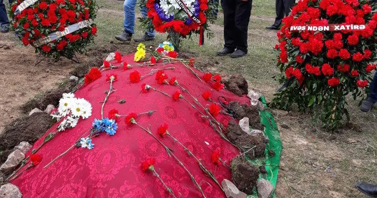 Oğlumu döyüb öldürüblər, hadisədən bir gün əvvəl... Elgünün anası
