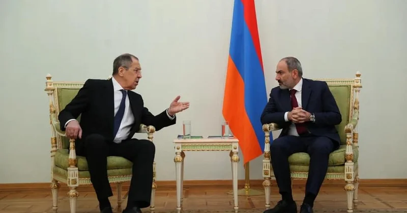 Lavrov Paşinyanla görüşəcək