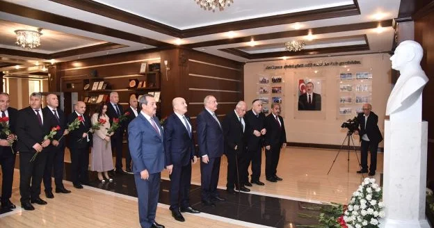 Vaqif Şadlinski yenidən sədr seçildi Ağsaqqallar Şurasının toplantısı + FOTOLAR
