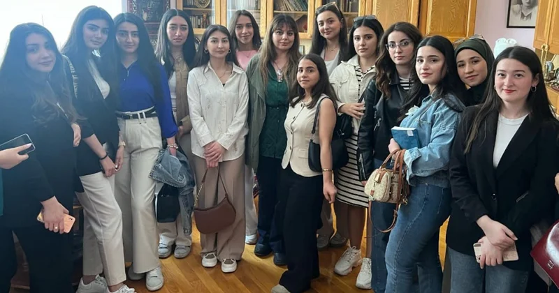 BDU nun tələbələri üçün Xalq yazıçısı Əzizə Cəfərzadənin ev muzeyində interaktiv dərs