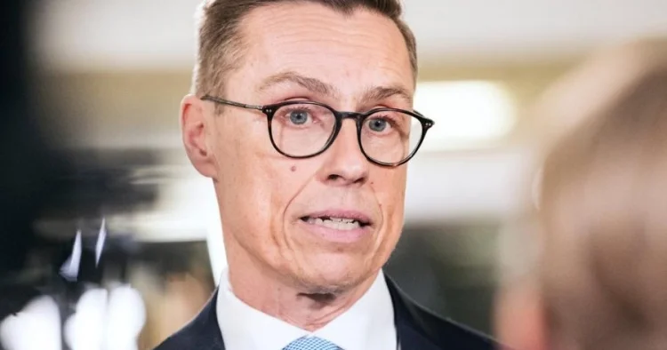 “The Guardian”: Stubb Trampın Rusiya ilə bağlı mövqeyinə təsir göstərmək istəyir