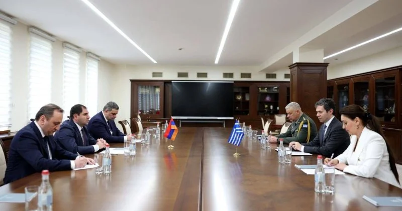 Ermənistanın müdafiə naziri Yunanıstan səfiri ilə regional hadisələri müzakirə edib