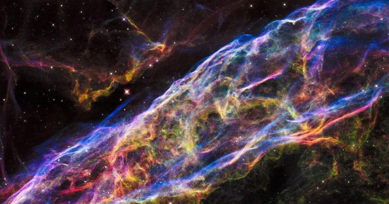 NASA nın yeni kəşfi: Kosmosda qeyri adi göy qurşağı
