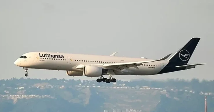 Kapitan ayaqyoluna getdi, köməkçi pilot da huşunu itirdi 200 sərnişin pilotsuz uçdu