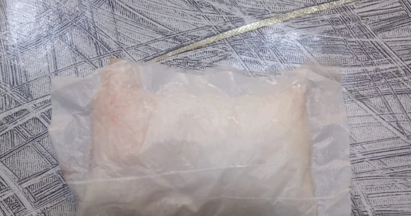 Siyəzən toyuğu ağır gəlsin deyə...