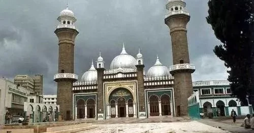 Dünyanın ən böyük məscidləri: 4 milyon insan namaz qıla bilər