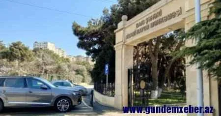 Hakim Qumru Əliyeva ona etiraz edən qazini 300 manat cərimələyib