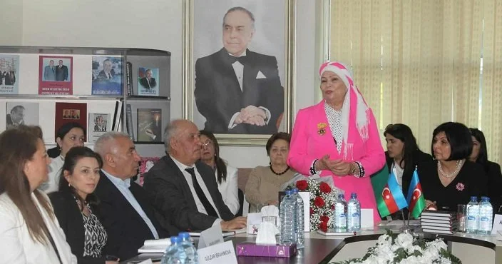 Yazıçı publisist, şair Gülarə Munisin “Yaddaşlarda qalan müəllim” kitabının təqdimatı keçirildi