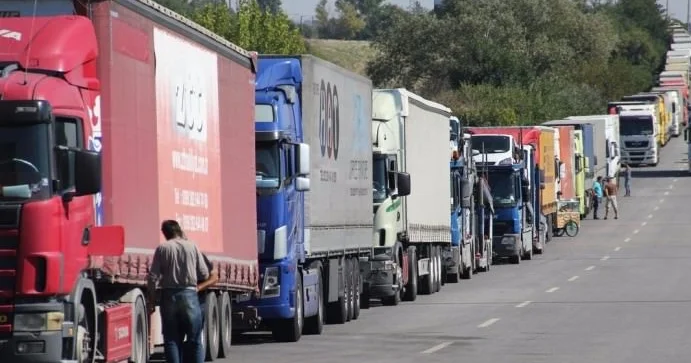 300 ə yaxın yük maşını sərhəddə növbə gözləyir
