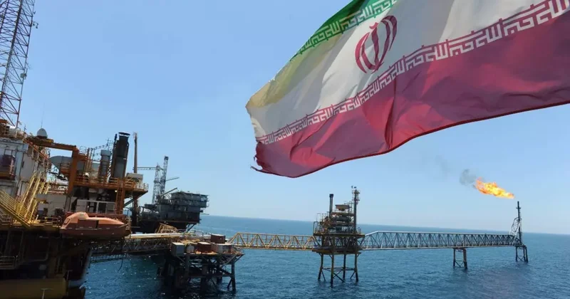 FT: Иран складирует нефть на старых танкерах из за сокращения экспорта