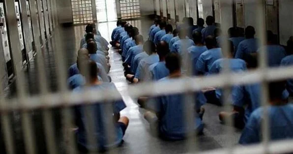 İranda məhbuslar 122 ci dəfə aclıq aksiyasına başladı