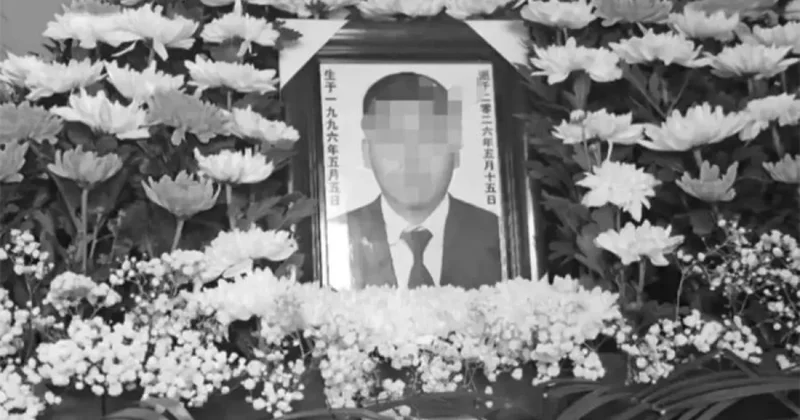 В Китае молодой врач умер на похоронах знакомого, пока нес его гроб