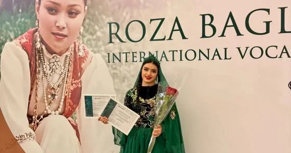Təbrizli müğənni Aynaz Rəhimzadə Qazaxıstanda beynəlxalq mükafata layiq görülüb
