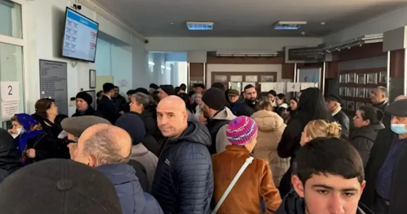TƏBİB in sistemi yenidən çökdü Növbələr yarandı KONKRET