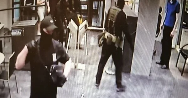 В редакции Московского комсомольца сообщили о визите вооруженных людей в масках