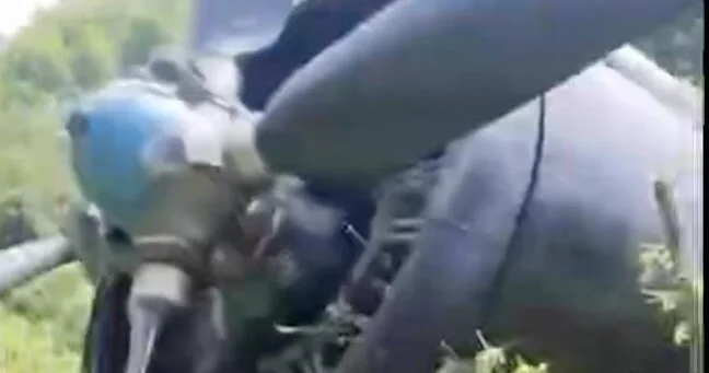 Самолет приземлился в кустах в Казахстане ВИДЕО