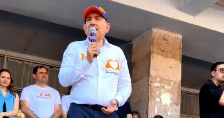 Paşinyan partiya yoldaşlarını danlayıb: Sadəcə broşürlər paylayırsınız?