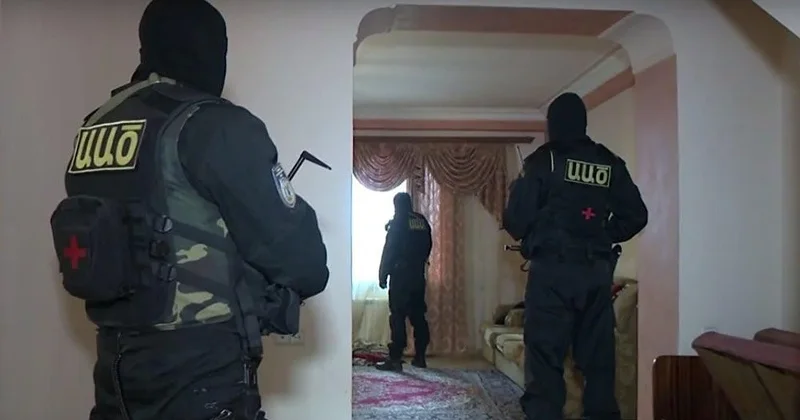 İrəvanda 15 ünvanda axtarış gedir: silah sursat gizlədilib