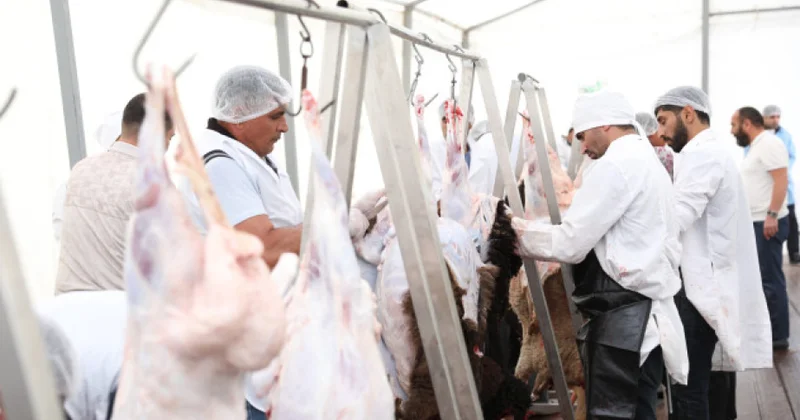 Qurbanlıq heyvanların kəsimi yalnız sanitariya gigiyena tələblərinə cavab verən məntəqələrdə həyata keçirilməlidir