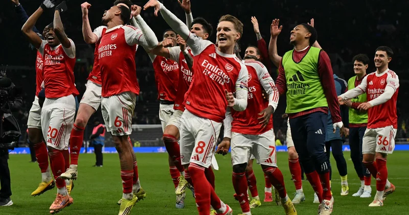 Arsenal İngiltərə çempionu oldu