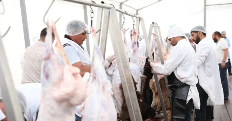 Qurbanlıq heyvanların kəsimi yalnız sanitariya gigiyena tələblərinə cavab verən məntəqələrdə həyata keçirilməlidir