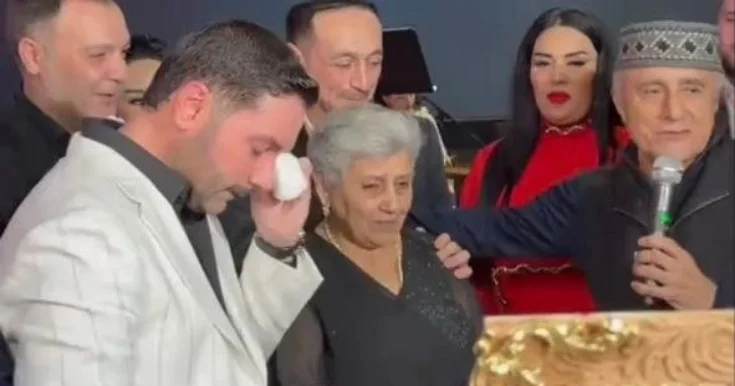Alim Qasımovun ifası İzzət Bağırovla anasını kövrəltdi Video