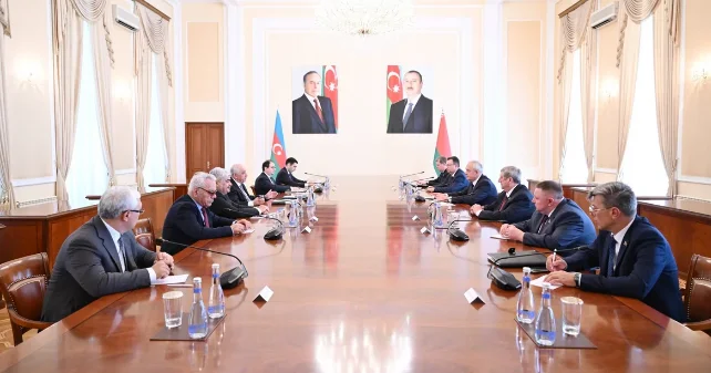 Əli Əsədov Belarus Milli Assambleyası Nümayəndələr Palatasının sədri ilə görüşüb