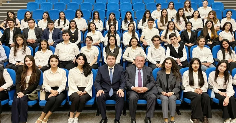 Milli dəyərlər və müasir Azərbaycan gəncliyi FOTO