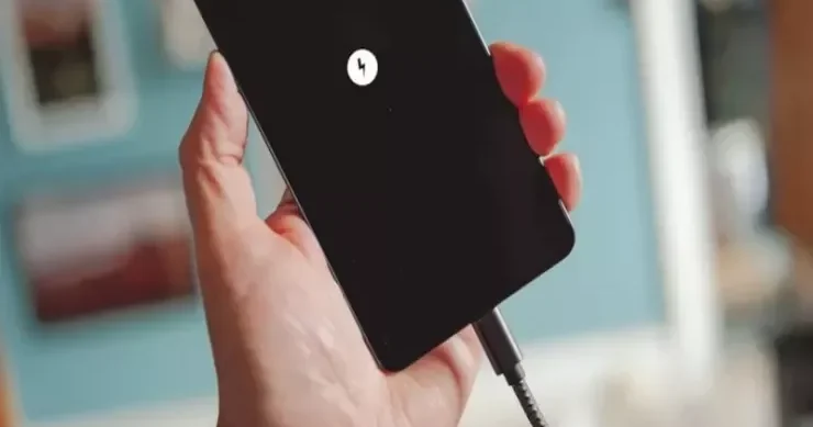 33 smartfon yoxlanıldı: Ən tez şarj olan hansı modeldir?