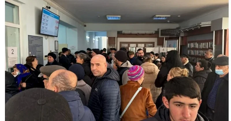 TƏBİB in sistemi yenidən çökdü Növbələr yarandı