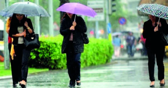 Aranda yağış və dolu, dağlarda qar...